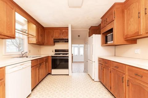 25 Pine Rd, Beverly, MA 01915 photo 2