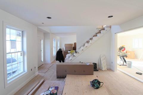 189 Friendship St, Fall River, MA 02724 photo 5