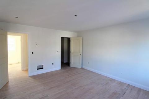 189 Friendship St, Fall River, MA 02724 photo 10