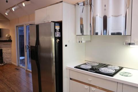 85 Castle St, Springfield, MA 01118 photo 8