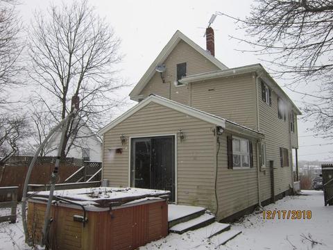 16 Wells St, Gloucester, MA 01930 photo 2