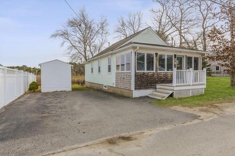 28 Washington Dr, Wareham, MA 02571 photo 2