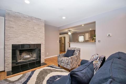 37 Border St, Springfield, MA 01104 photo 5