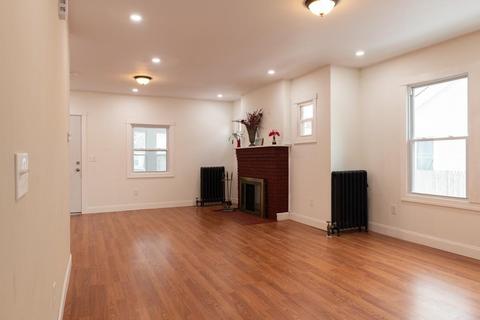 206 Marsden St, Springfield, MA 01109 photo 3