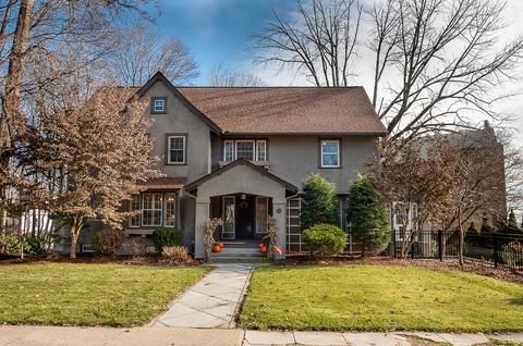 2 Beeching St, Worcester, MA 01602 photo 1