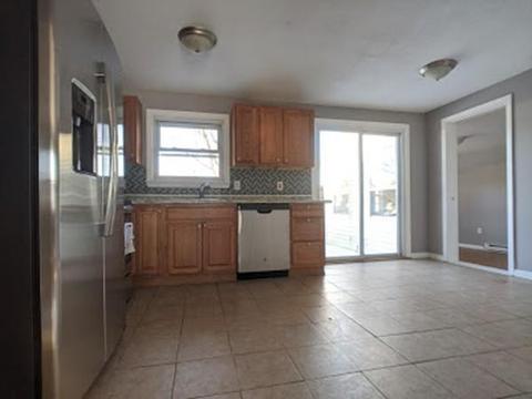 110 Gardens Dr, Springfield, MA 01119 photo 3