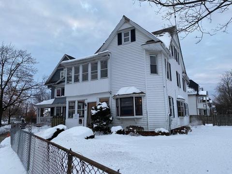 296 Dickinson St, Springfield, MA 01108 photo 4