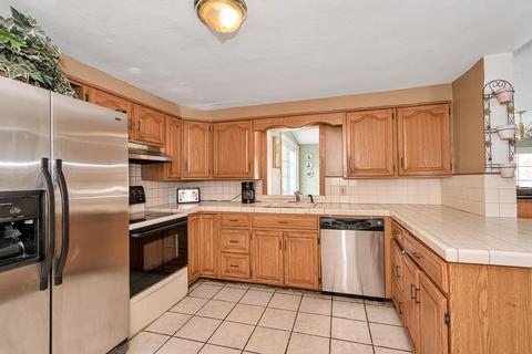 36 Oconnell St, Springfield, MA 01104 photo 3