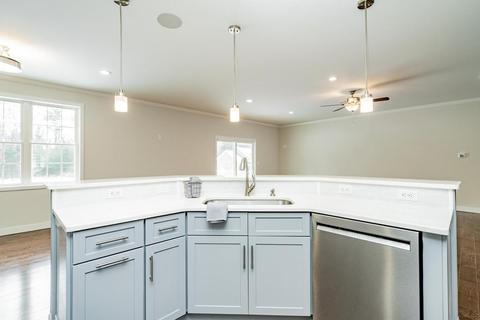 46 Pomeroy St, Easthampton, MA 01027 photo 9