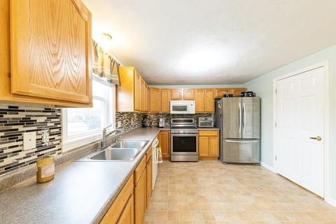 33 Nicholas Dr, Wareham, MA 02571 photo 3