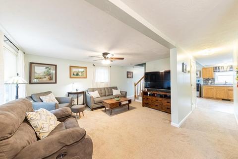 33 Nicholas Dr, Wareham, MA 02571 photo 5
