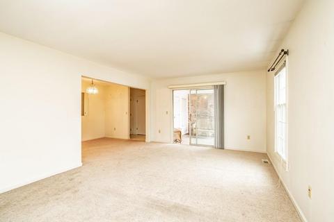 40 Halifax Ct #C, Springfield, MA 01108 photo 12