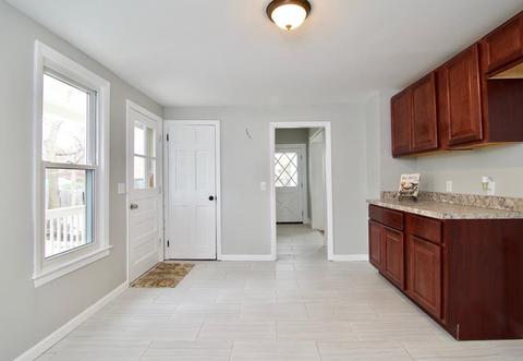 24 Welcome Pl, Springfield, MA 01109 photo 8