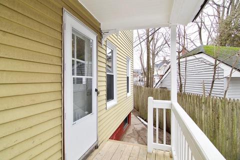 24 Welcome Pl, Springfield, MA 01109 photo 4