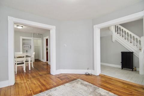24 Welcome Pl, Springfield, MA 01109 photo 13