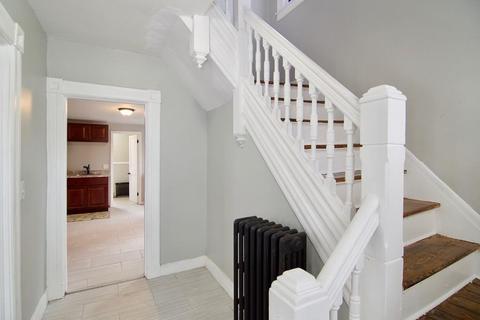 24 Welcome Pl, Springfield, MA 01109 photo 10