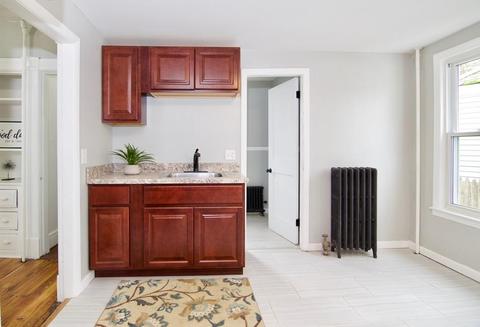 24 Welcome Pl, Springfield, MA 01109 photo 5