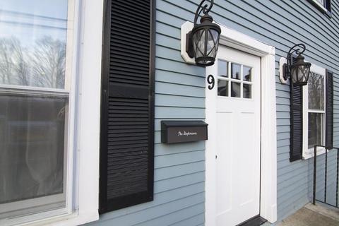 9 Davis St, Beverly, MA 01915 photo 3