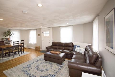 9 Davis St, Beverly, MA 01915 photo 5