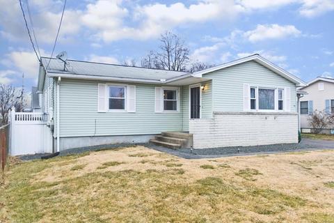 96 Arnold St, Chicopee, MA 01013 photo 2