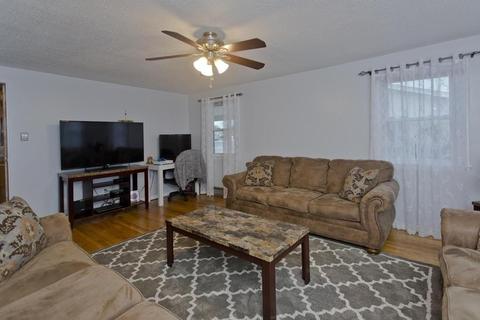 96 Arnold St, Chicopee, MA 01013 photo 4
