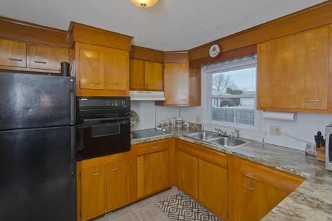 96 Arnold St, Chicopee, MA 01013 photo 11
