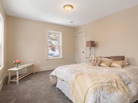 4 Barton Pl, Salem, MA 01970 photo 9