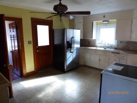 21 Barber St, Springfield, MA 01109 photo 4