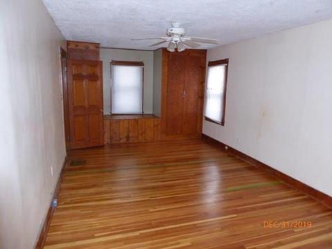 21 Barber St, Springfield, MA 01109 photo 3