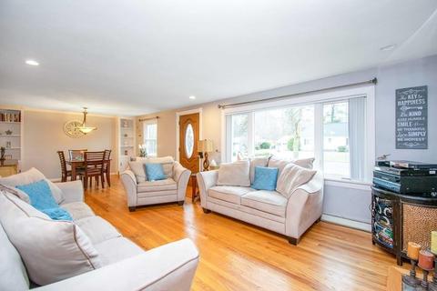 81 Clearbrook Dr, Springfield, MA 01118 photo 8