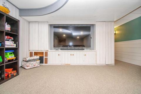 81 Clearbrook Dr, Springfield, MA 01118 photo 32
