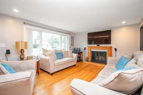 81 Clearbrook Dr, Springfield, MA 01118 photo 9