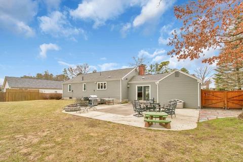 81 Clearbrook Dr, Springfield, MA 01118 photo 36