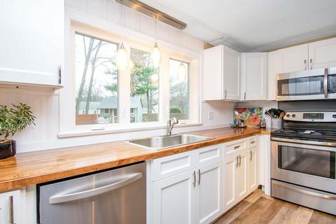 81 Clearbrook Dr, Springfield, MA 01118 photo 18