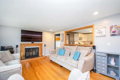 81 Clearbrook Dr, Springfield, MA 01118 photo 10