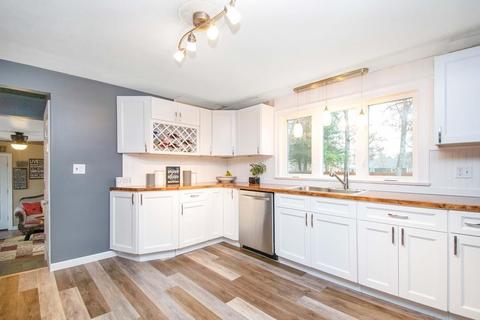 81 Clearbrook Dr, Springfield, MA 01118 photo 7