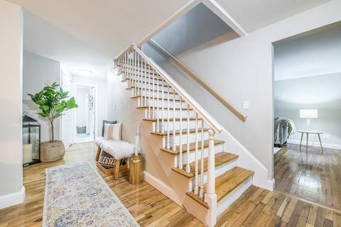 7 Campbell Pl, Chicopee, MA 01020 photo 4