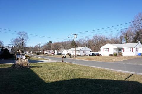 17 Gary Rd, Springfield, MA 01119 photo 3