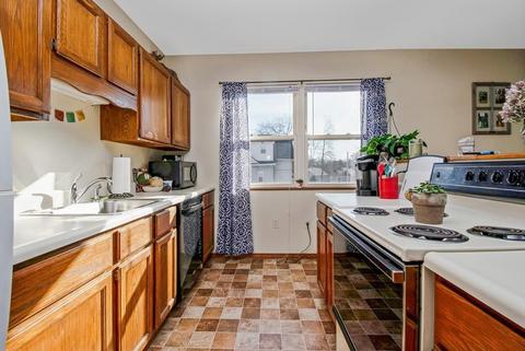 525 Grattan St, Chicopee, MA 01020 photo 17