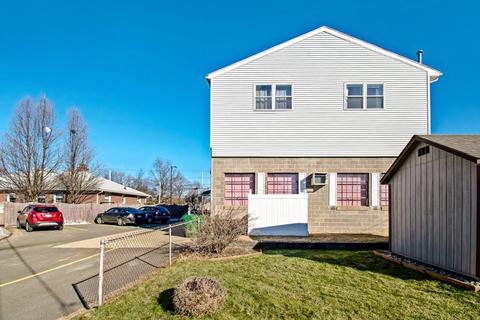 525 Grattan St, Chicopee, MA 01020 photo 4