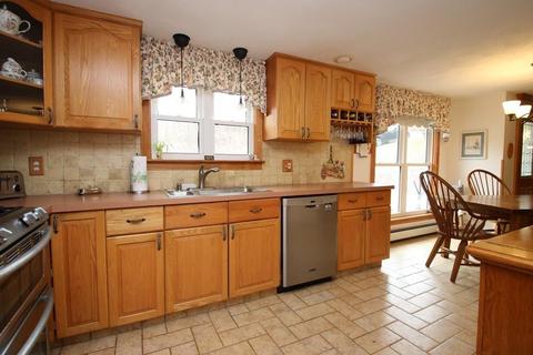8 Earlene Dr, Saugus, MA 01906 photo 2