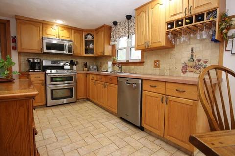 8 Earlene Dr, Saugus, MA 01906 photo 3