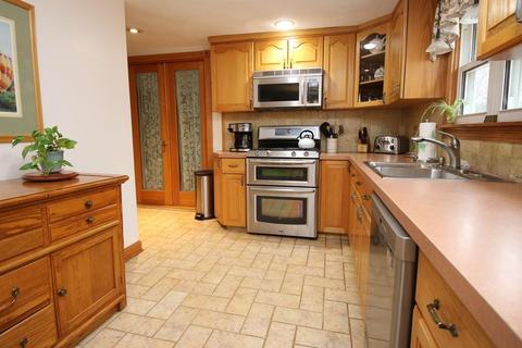 8 Earlene Dr, Saugus, MA 01906 photo 4