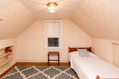 10 Eisenhower Ave, Natick, MA 01760 photo 13