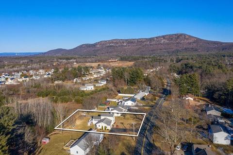 39 Plain St, Easthampton, MA 01027 photo 5