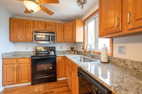 39 Plain St, Easthampton, MA 01027 photo 8