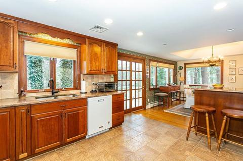 124 Edgewater Dr, Needham, MA 02492 photo 13