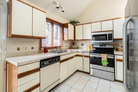 86 Castle St, Springfield, MA 01118 photo 4