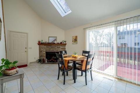 86 Castle St, Springfield, MA 01118 photo 5