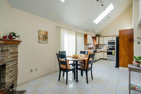 86 Castle St, Springfield, MA 01118 photo 3